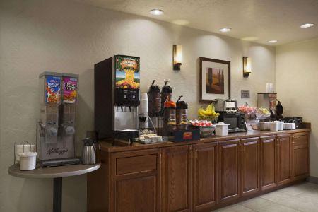 Super 8 by Wyndham Portland Airport - 12