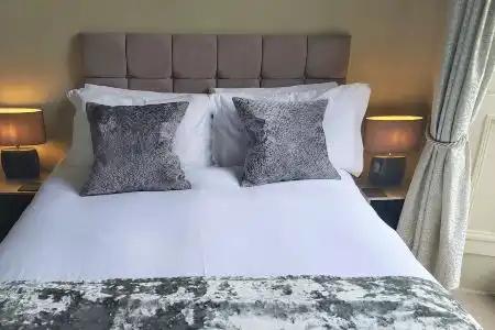 No. 11 Boutique & Brasserie - 40