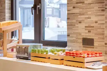 GreenTree Inn Pudong Airport Huaxia East Road Lingkong Road Metro Station Express - 9