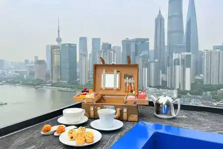 Artist on the Bund - 3