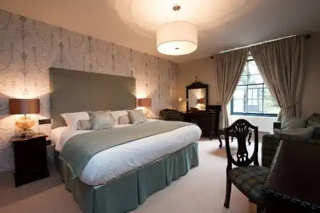 No. 11 Boutique & Brasserie - 25