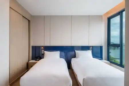 S Sriracha & Residence - 126