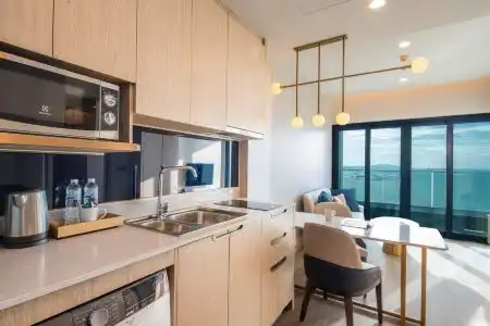 S Sriracha & Residence - 113