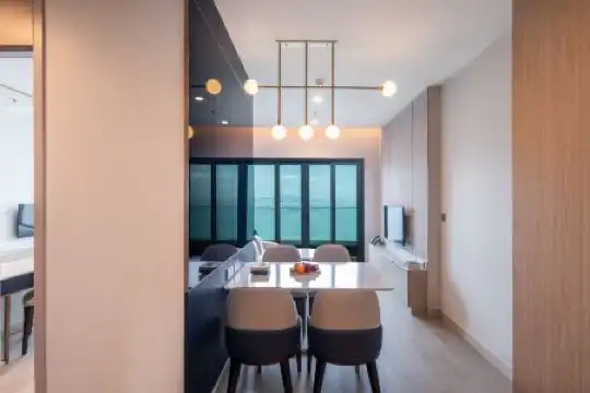 S Sriracha & Residence - 86
