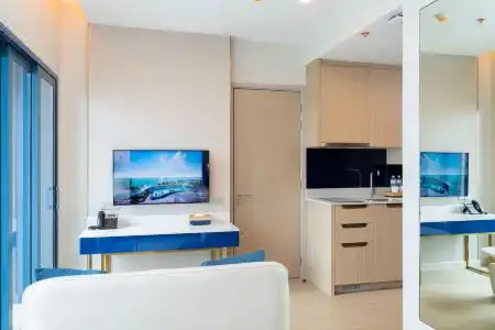 S Sriracha & Residence - 132