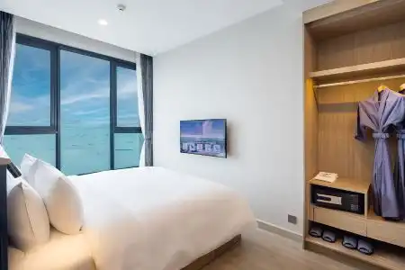 S Sriracha & Residence - 99