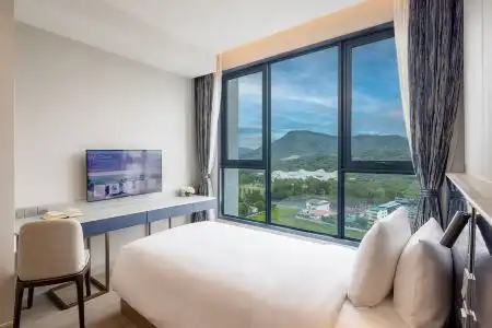 S Sriracha & Residence - 97