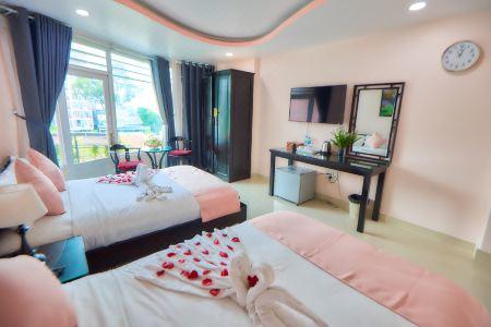 Saigon Pink 3 - 7