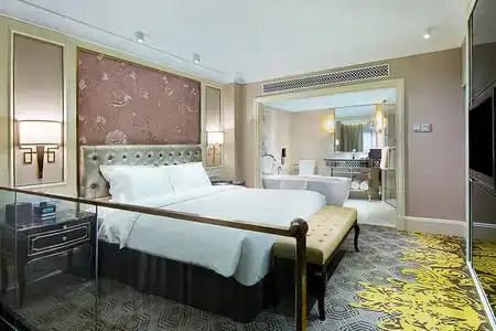 Crowne Plaza - 47
