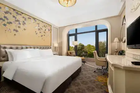 Crowne Plaza - 34