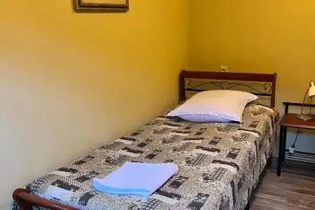 Red door-Room with private bathroom - 0
