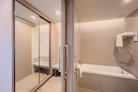 S Sriracha & Residence - 140