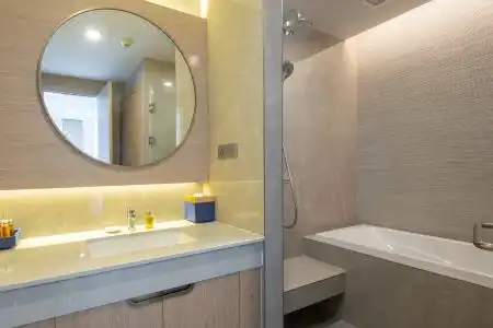 S Sriracha & Residence - 105