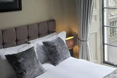 No. 11 Boutique & Brasserie - 39