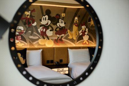 Disney's Hollywood - 9