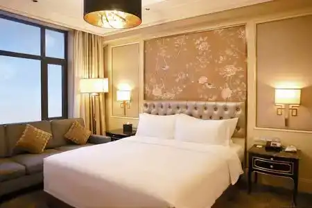 Crowne Plaza - 51