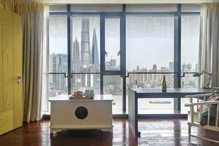 Artist on the Bund - 60