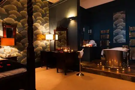 No. 11 Boutique & Brasserie - 52