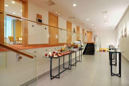 Courtyard by Marriott Budapest City Center - 9