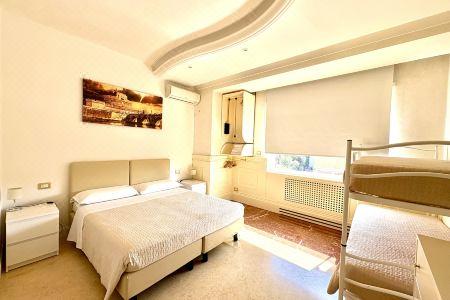 Simon's Guest House - 1