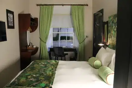No. 11 Boutique & Brasserie - 50