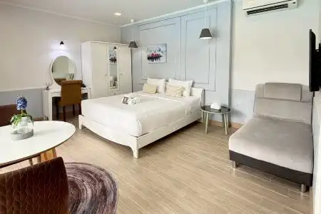 La Riva Boutique - 41