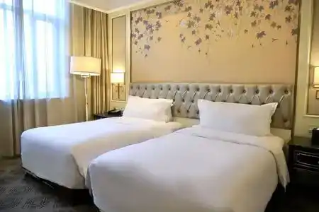 Crowne Plaza - 60