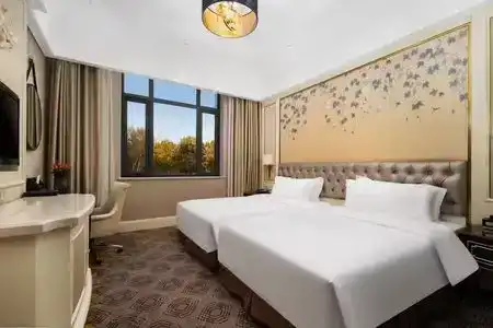 Crowne Plaza - 65