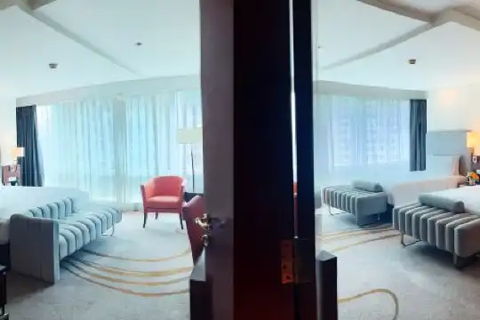 Pullman Shanghai Skyway - 80
