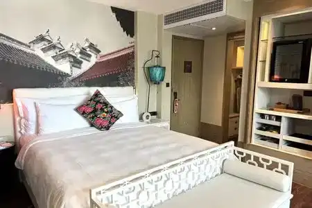 Artist on the Bund - 56