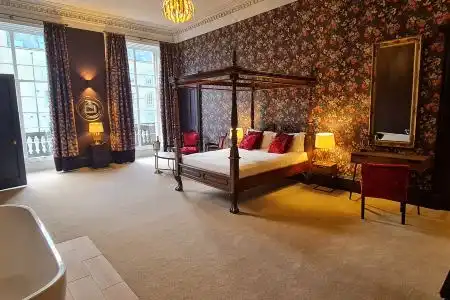 No. 11 Boutique & Brasserie - 55