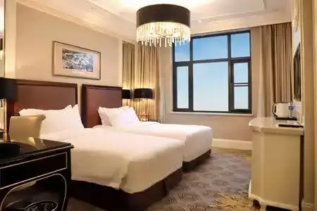 Crowne Plaza - 50