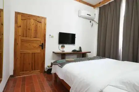 Longquan Inn - 100