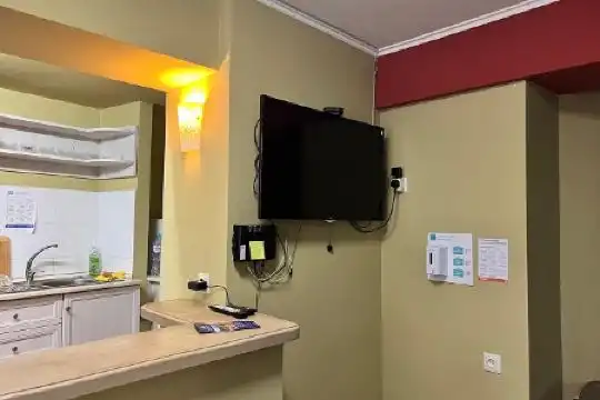 Red door-Room with private bathroom - 8