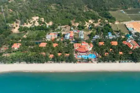 Golden Coast Resort & Spa - 2