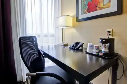 Best Western Plus North York & Suites - 35