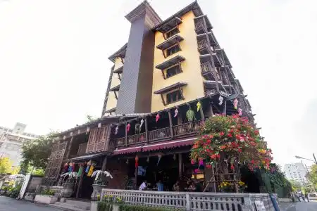 Night Bazaar Inn - 2