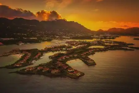 Eden Island Luxury Accommodation - 3