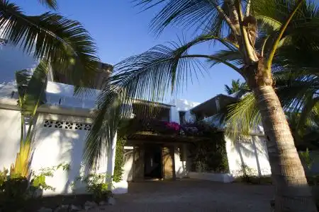 Uzuri Boutique - 1