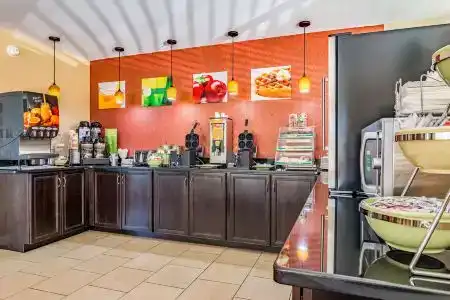 Quality Inn - 9