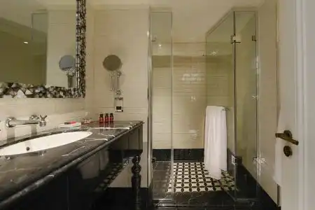 The Lalit London - 56