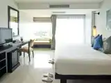 Deluxe Room with Pool View (Bathtub)
