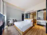 Business Queen Room