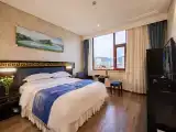 Family Queen Room With Snow Mountain View