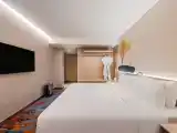 Business Queen Room