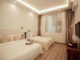 Family Suite - 2-Room (2 Bathrooms)