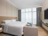 Deluxe Queen Suite