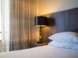 One Bedroom Standard Mobility/Hearing Accessible Suite 1 King Bed And Roll-in Shower