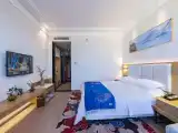 Sunshine Queen Room