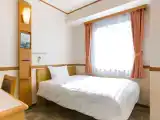 Basic Room, Smoking